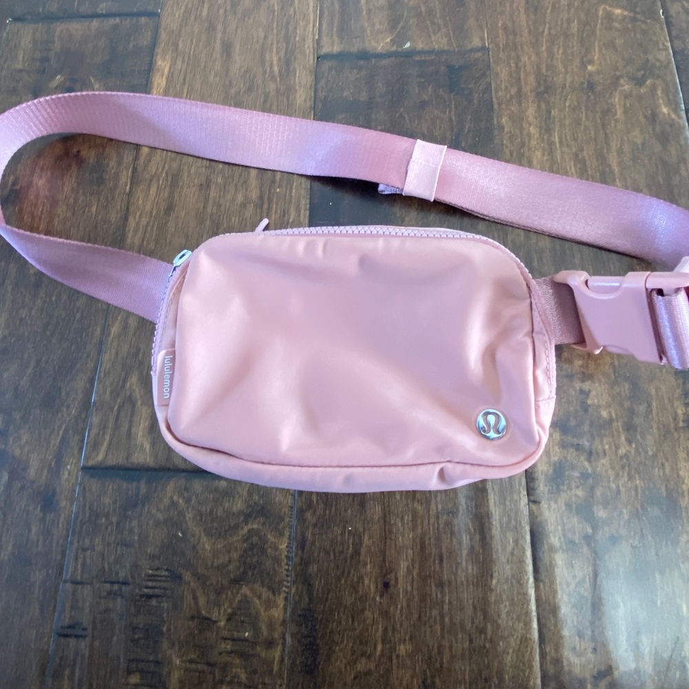 Lululemon Everywhere Belt Bag in Pink Pastel.